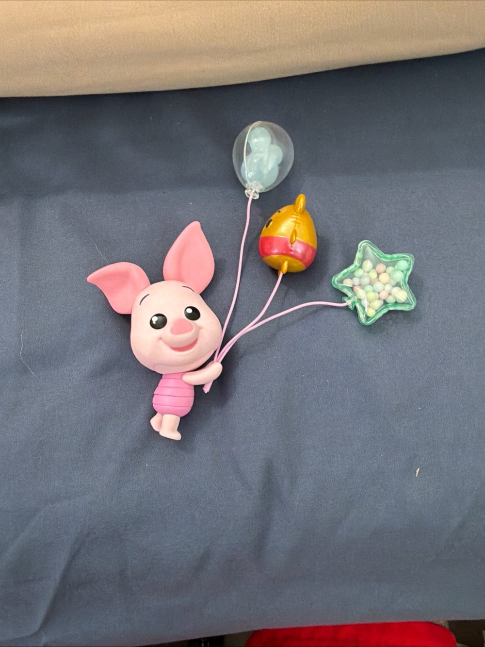 Disney Winnie The Pooh Balloon Cosbi Series Hot Toys 3-Inch Mini-Figure Piglet